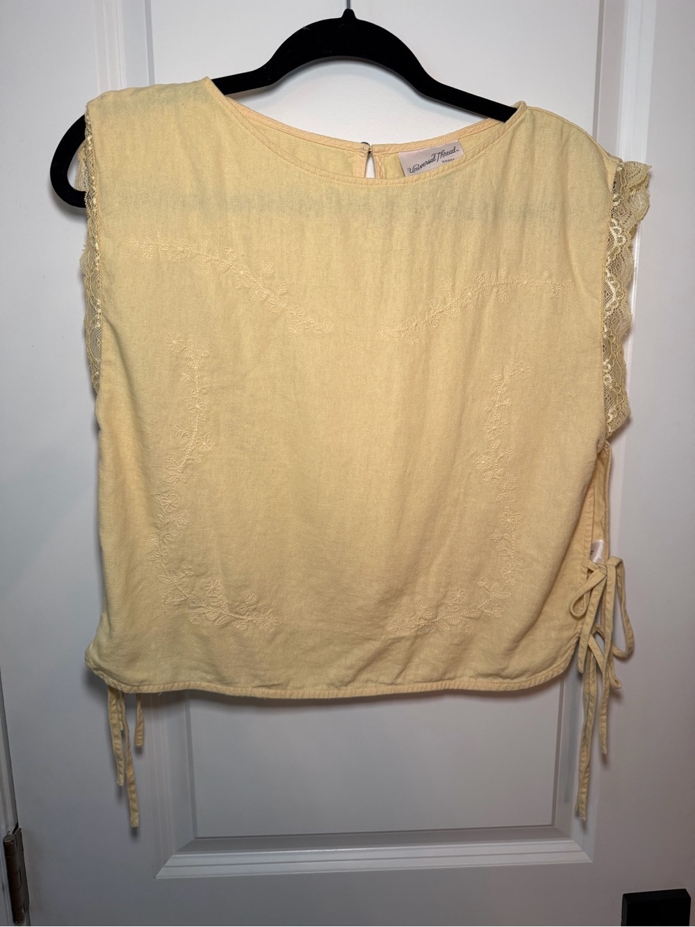 Universal Thread Pale Yellow Lace-Trim Sleeveless Top